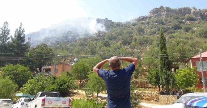 Mersin’de orman yangını, alevler evleri teğet geçti