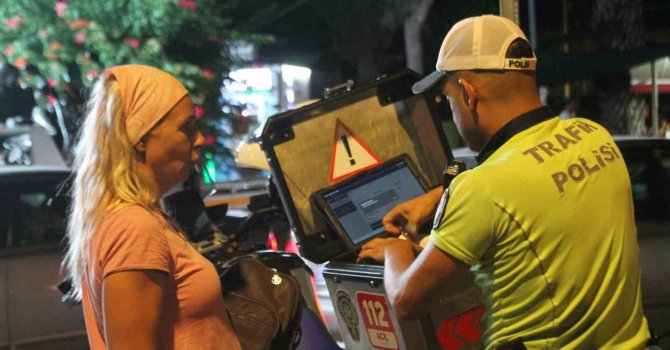 Antalya’da kasksız motosiklet sürücülerine yakın takip