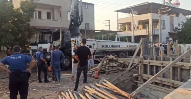 Osmaniye’de elektrik direğine çarpan beton pompası alev aldı: 2 kişi yaralandı