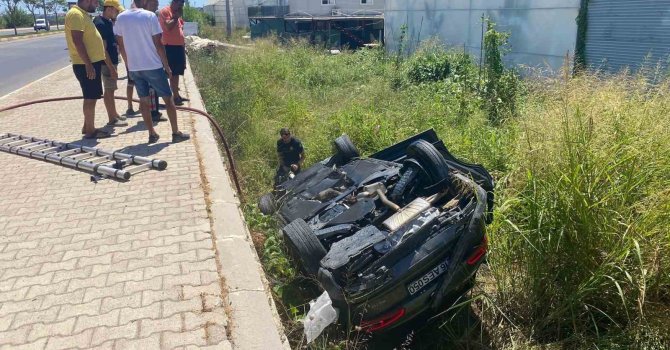 Şarampole uçan otomobildeki 2 kişi yaralı olarak kurtarıldı