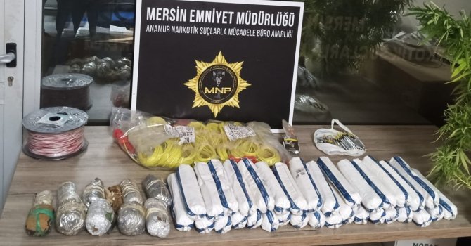 Mersin’de 19 kilo dinamit ve uyuşturucu ele geçirildi