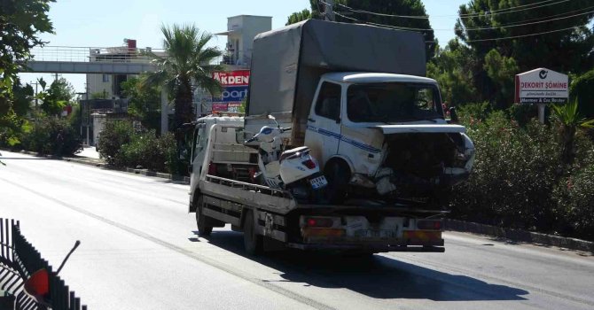 Antalya’da ortalık savaş alanına döndü: 7 araç birbirine girdi, 6 kişi yaralandı