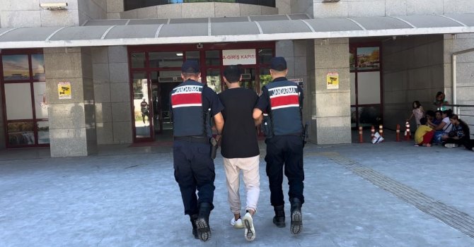 24 yıl hapis cezasıyla aranan şahıs, arkadaşının evinde saklanırken yakalandı