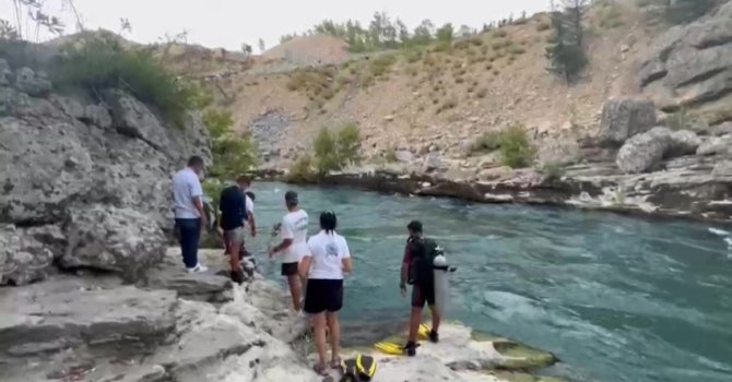 23 yaşındaki gencin kaybolduğu ırmakta havanın kararması ile arama çalışmalarına ara verildi