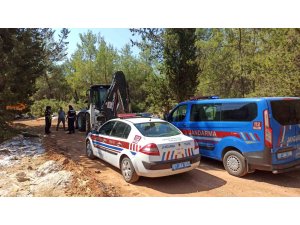 Antalya’da orman yangınına neden olacak atık ve çöpler temizlendi