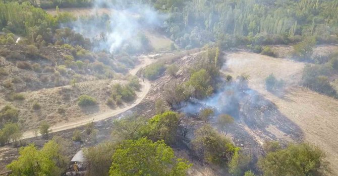 Burdur’da ağaçlık alandaki yangın köylülerin imece usulüyle söndürüldü