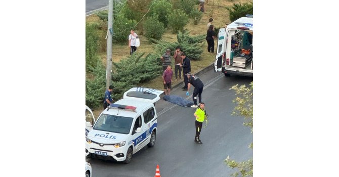 Refüje çarpan motosikletin sürücüsü hayatını kaybetti