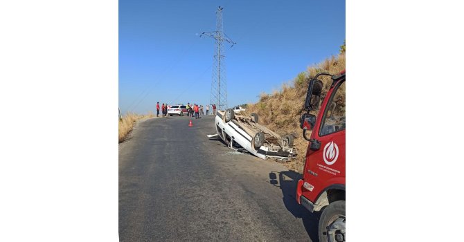 Freni boşalan otomobili durdurmak için yol kenarındaki toprak zemine sürdü