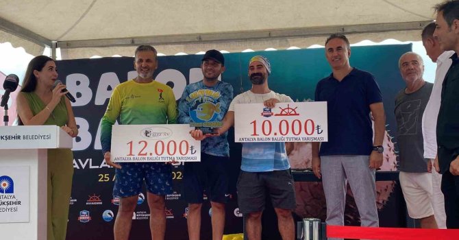 Antalya’da istilacı balon balığı avlama yarışması