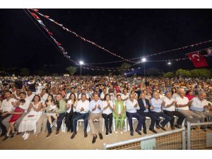 Başkan Seçer, ’1. Aydıncık Yaza Veda Festivali’ne katıldı