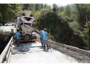 Alanya’da 64 yıllık köprüyü yeniliyor