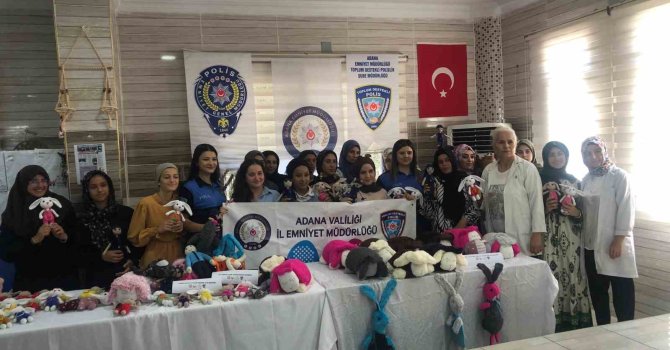 Polis “Amigurami ve Dolgu Bebek” kursunda 30 öğrenciyi eğitti