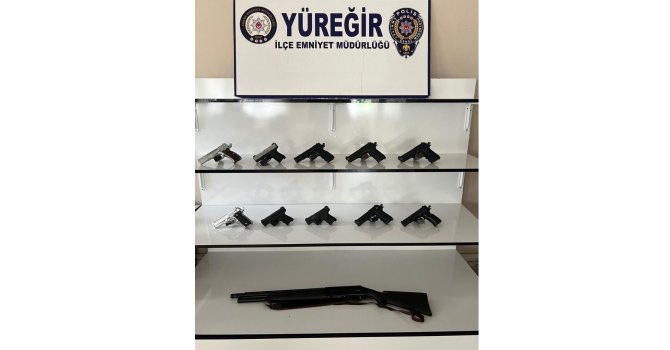 Yüreğir polisi aranan 104 şahsı yakaladı