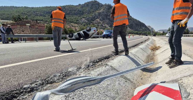 Burdur-Fethiye kara yolunda kontrolden çıkan otomobil takla attı: 2 yaralı