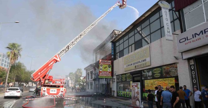 Otomobil yedek parça dükkanında yangın