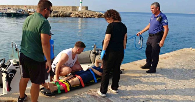 Kayalık alandan düşen kadını deniz polisi kurtardı