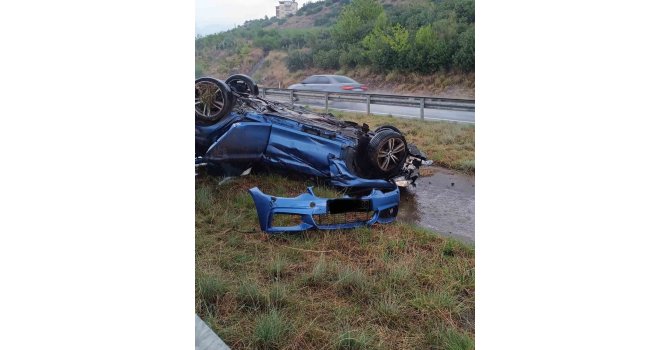 Hatay’da tek taraflı olan kazada otomobil takla attı, 3 kişi yaralandı