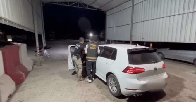 Osmaniye’de durdurulan otomobilde 6 kilo 500 gram uyuşturucu çıktı