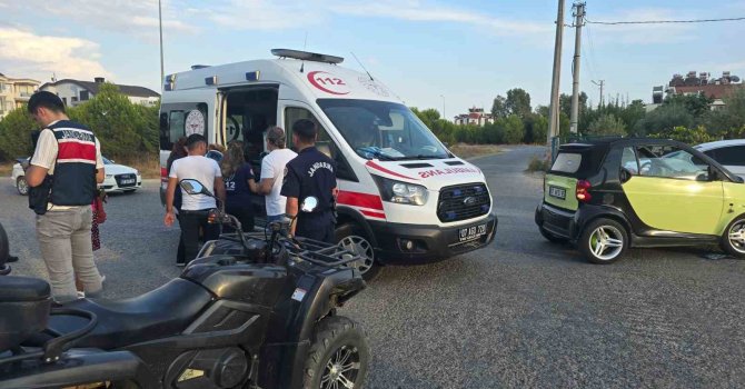 Manavgat’ta ATV ile otomobil çarpıştı: 1 yaralı