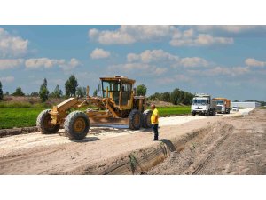 Tarsus’ta kırsal bölgelerdeki yollar yenileniyor