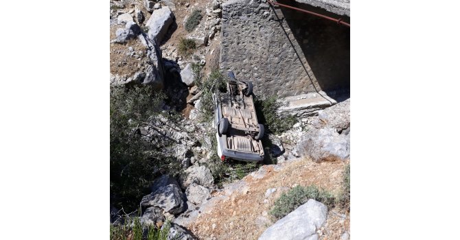 Burdur’da otomobil köprüden düştü: 1 ölü, 1 yaralı