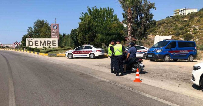 Antalya’da kurallara uymayan motosiklet sürücülerine ceza yağdı