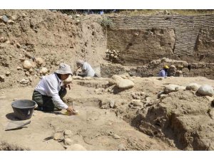 9 bin yıllık höyükte Hitit dönemi sur izlerine rastlandı