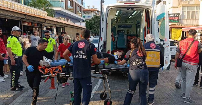 Kazaya gelen ambulans kaza yaptı, sağlıkçılar olay yerine yaya olarak geldi