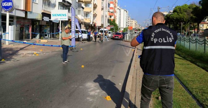 Antalya’da bir işyeri kurşunlandı, yol savaş alanına döndü