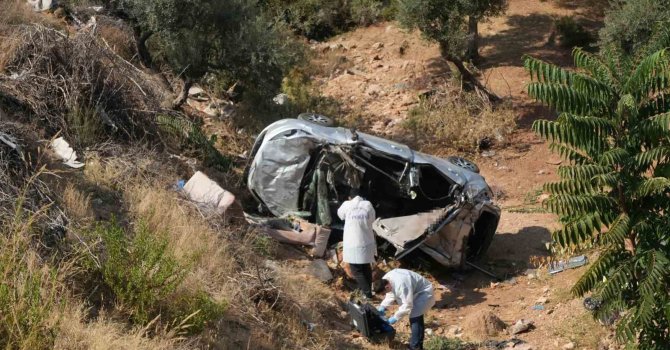 Takla atan araçtaki sürücü, kendisini kurtarmak isteyenlerden helallik istedikten sonra hayatını kaybetti