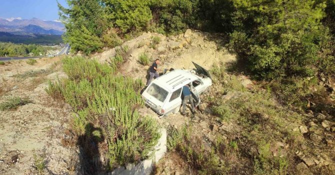 Otomobil şarampole yuvarlandı, sürücü yaşamını yitirdi