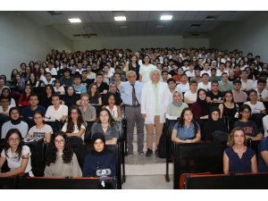 Akdeniz Üniversitesi Tıp Fakültesi’nde hekim adaylarına ilk ders