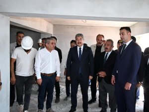 Vali Yılmaz, "Depremzede vatandaşlarımıza villa tarzında konutlar yapıyoruz"