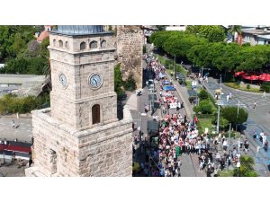 Antalya caddeleri Yörük Göçü’yle şenlendi