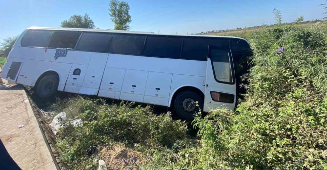 Otel servisi şarampole uçtu: 7 yaralı