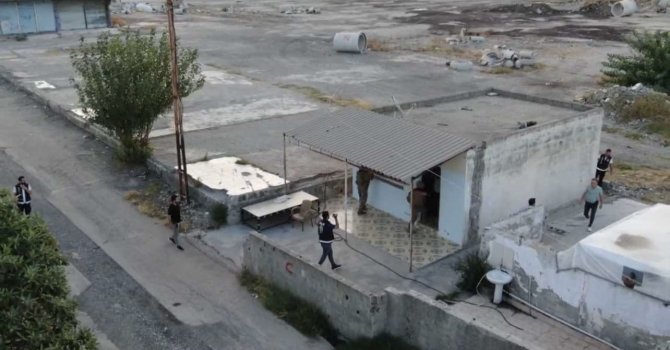 Osmaniye’de aranan şahıslara yönelik eş zamanlı operasyon: 4 tutuklama