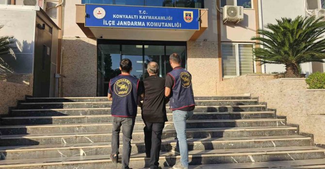 Antalya’da 31 yıl 8 ay hapis cezasıyla aranan şahıs yakalandı