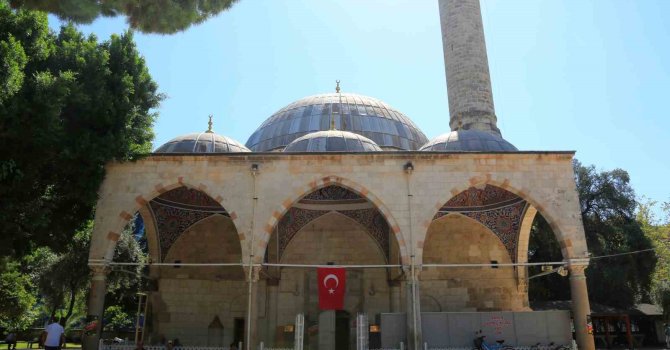 Antalya’da tarihi cami madde bağımlılarının mekanı oldu