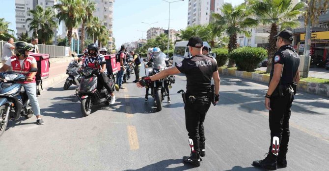 Mersin’de motosiklet sürücülerine şok uygulama