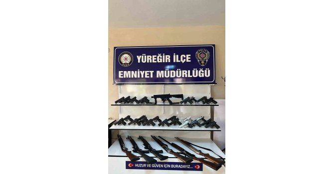 Yüreğir polisi 32 ruhsatsız silah ele geçirdi