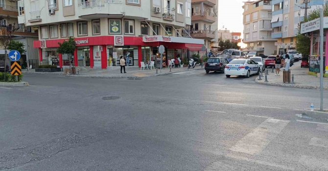 Antalya’da motosiklet ile elektrikli bisiklet çarpıştı: 2 yaralı