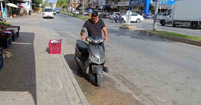 Motosiklet sürücüsünü havaya savuran kaza kamerada