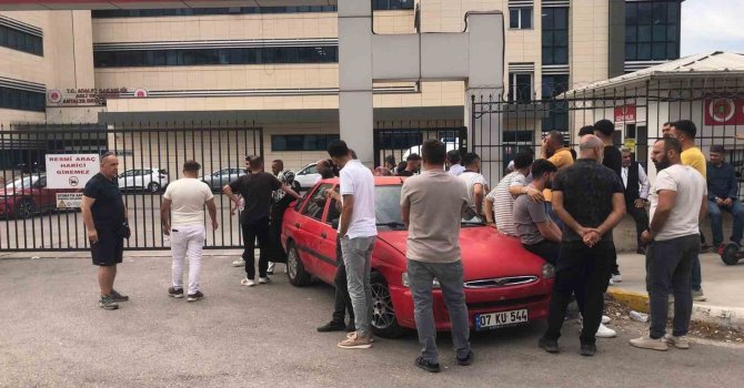 Antalya’da 22 yaşındaki motosiklet sürücüsü bariyerlere çarparak hayatını kaybetti