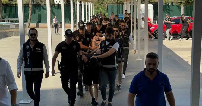 Antalya merkezli ’Kuyu-27’ operasyonunda gözaltına alınan 34 şüpheliden 32’si tutuklandı