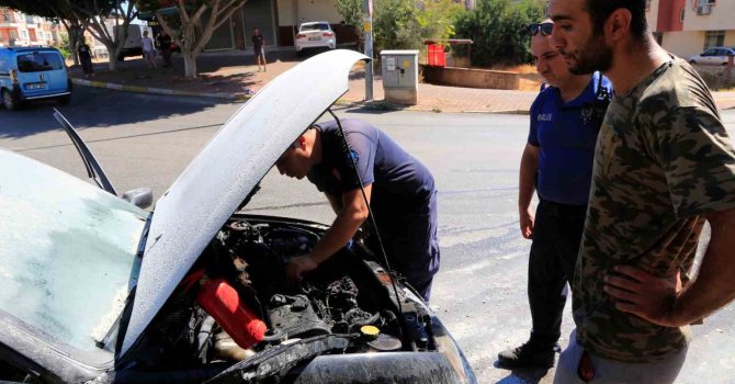 Burnuna gelen benzin kokusu sonrası aracı alev aldı