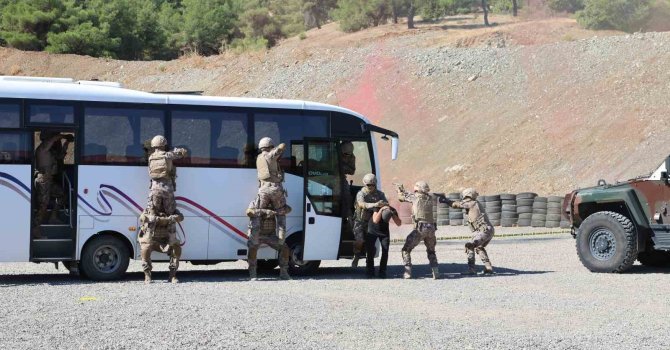 Polis Özel Harekat’tan gerçeği aratmayan tatbikat