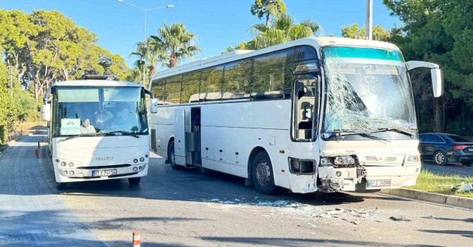 Otel servisi su tankerine arkadan çarptı: 1 yaralı