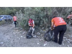 Osmaniye’de doğaseverler, Karaçay vadisinde çöp topladı