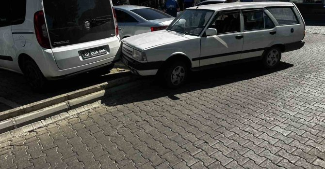 Alkollü sürücü Belediye Başkanı’nın makam aracı ve belediyeye ait hizmet aracına çarptı