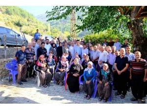 Başkan Atlı’ya köylü sorunlarını sazlı sözlü anlattı